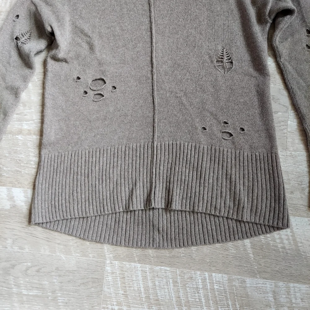 autumn cashmere Distressed Crew Neck Sweater - Picture 10 of 15